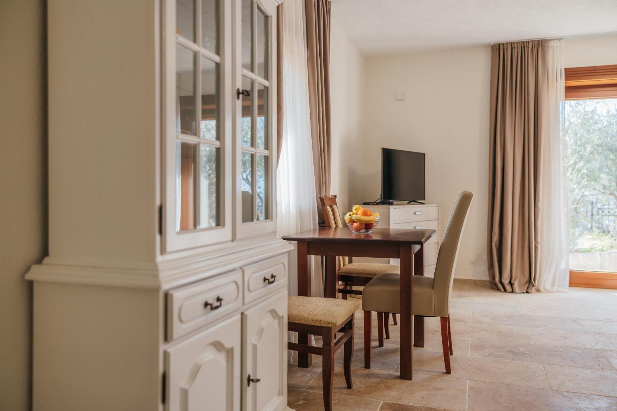 Apartments Pietra Mare Petrovac Kamer foto