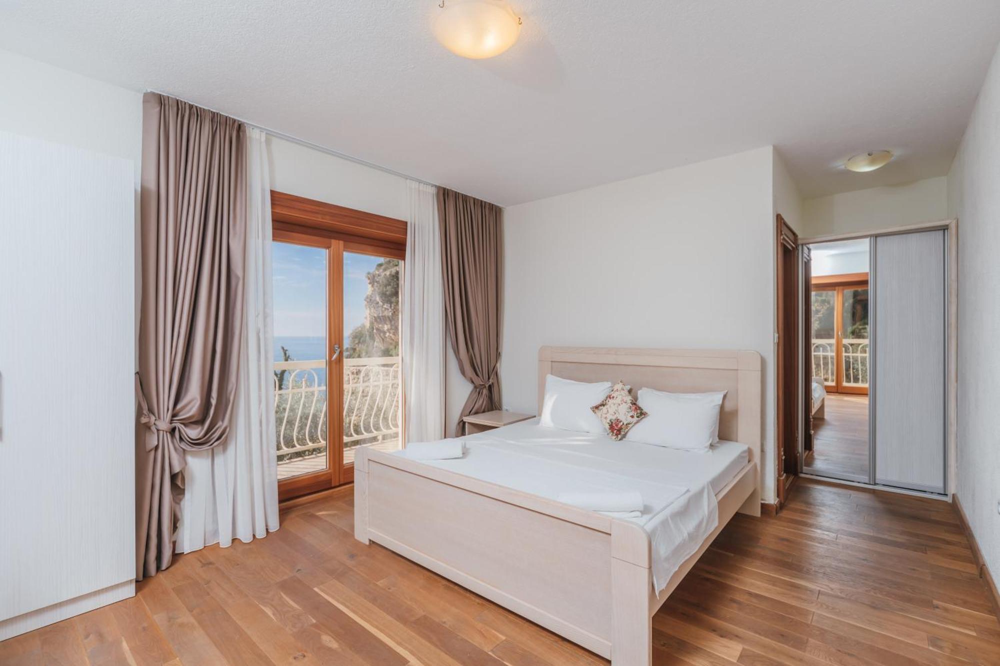 Apartments Pietra Mare Petrovac Buitenkant foto